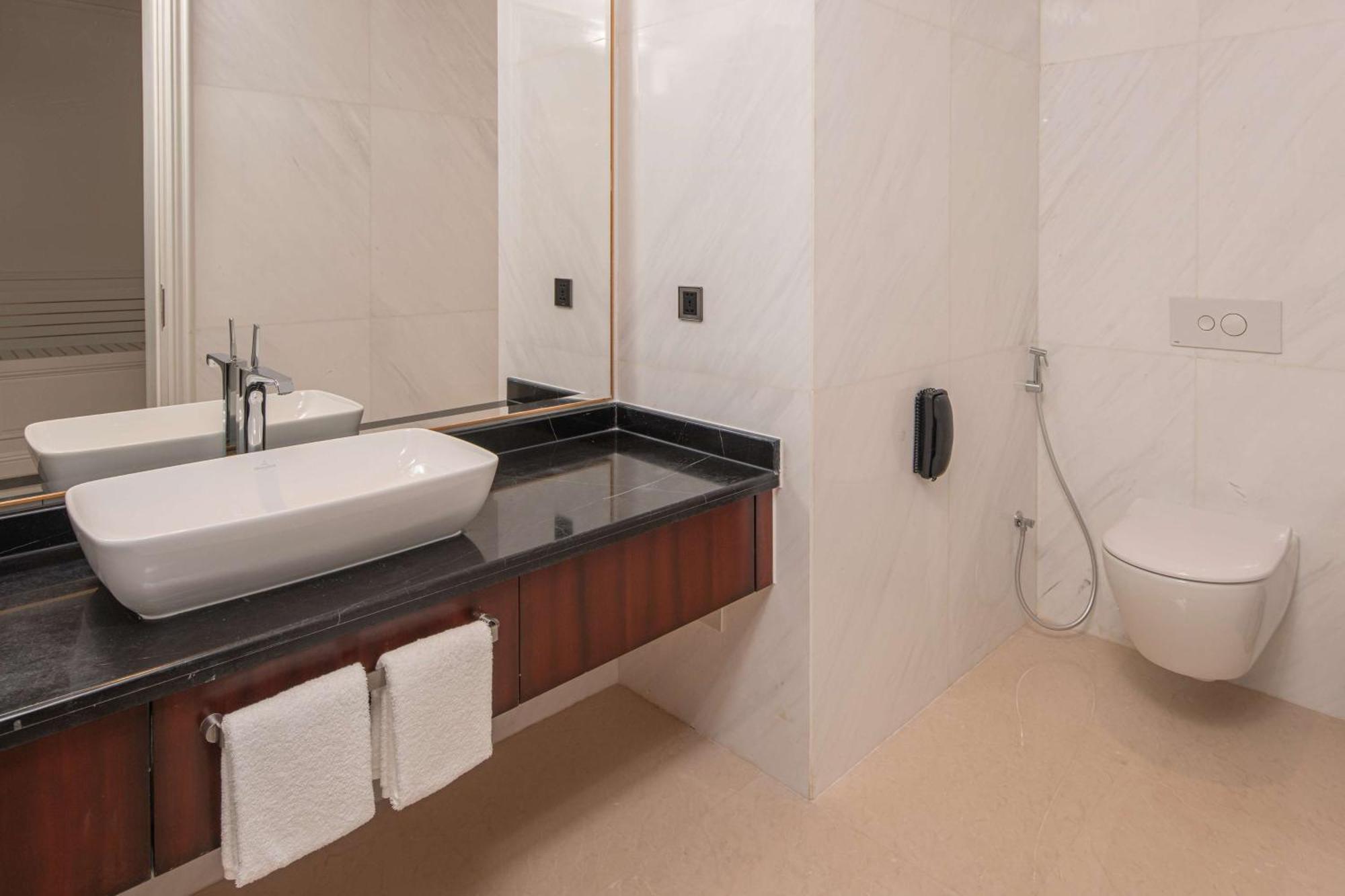 Hilton Brazzaville Les Tours Jumelles Hotel & Residences Esterno foto